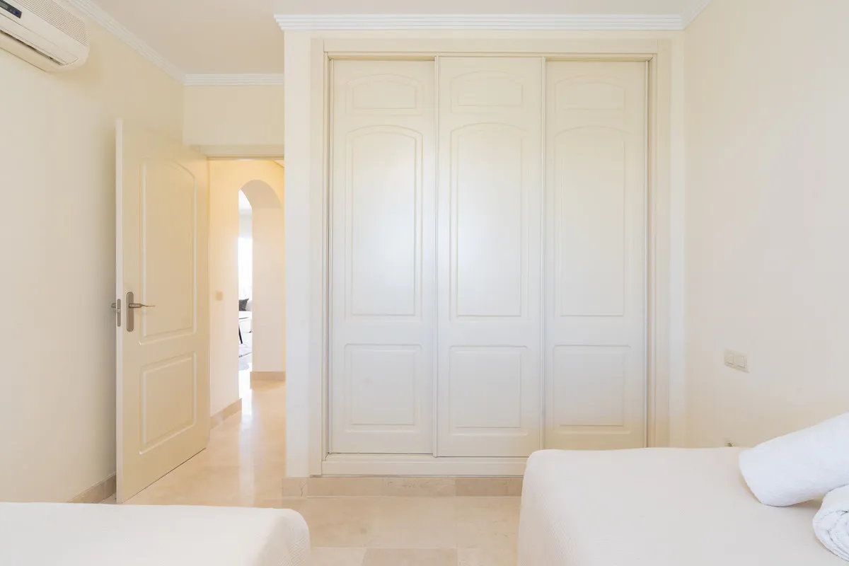 f74f11b8-0aed-4fc6-b5bd-d79656a96f15