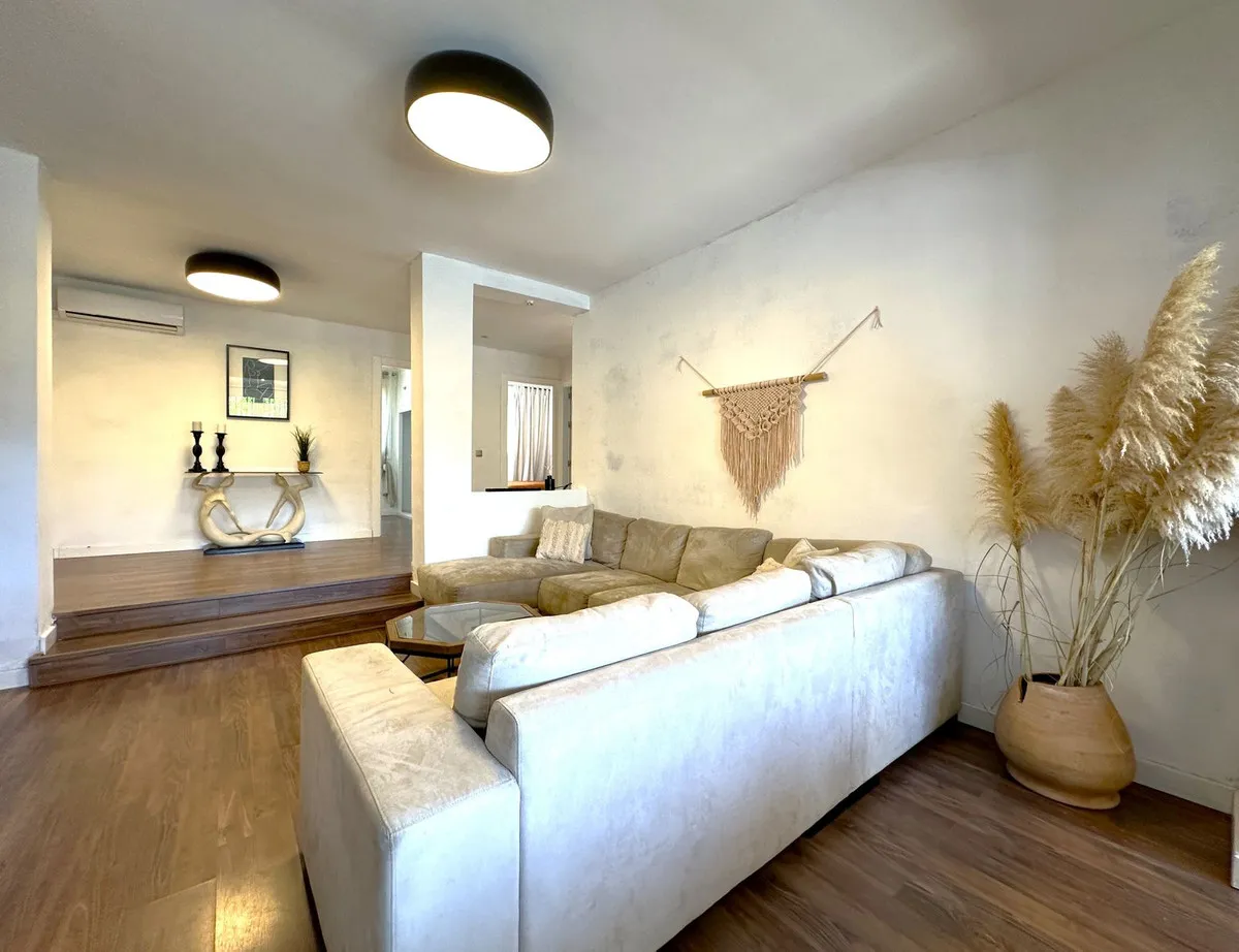 ef469aba-009a-4963-b984-d8fa1eb3c962