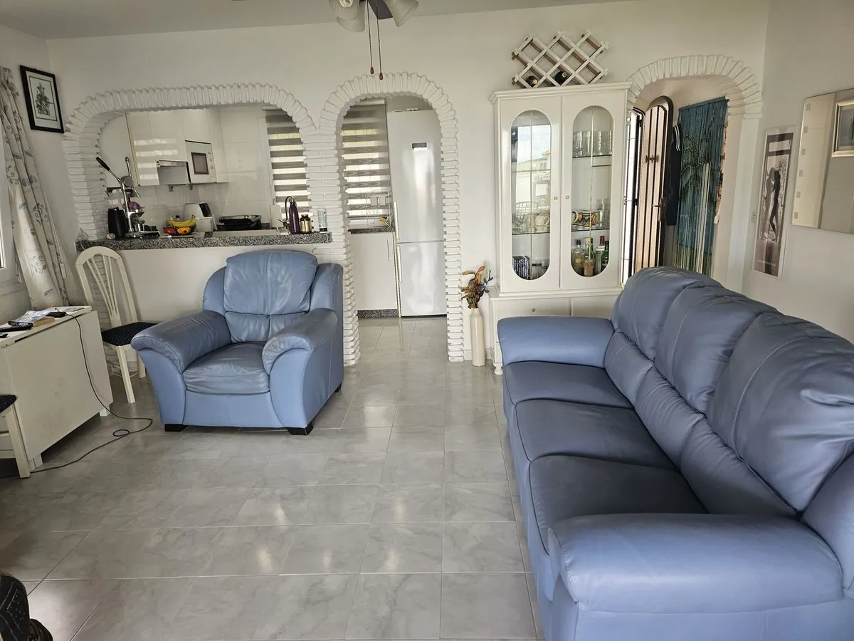 6038526c-984e-4de9-b6f9-fc4d0c416111