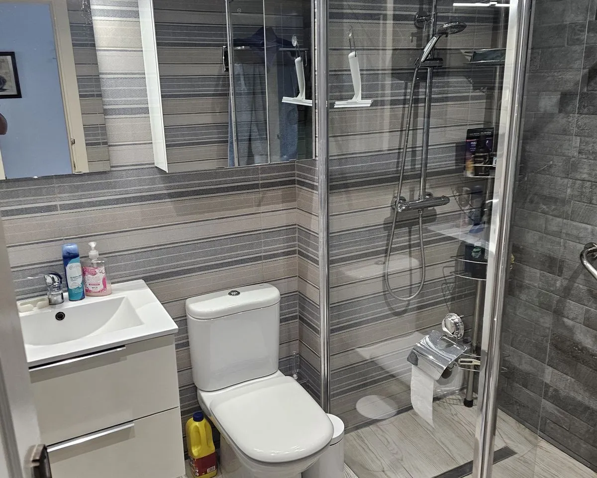 9d1bff00-bd6d-4e60-99a0-de3e5e78a1a7