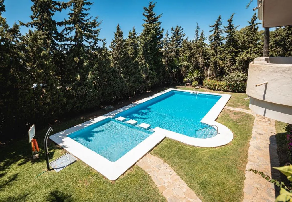 b1543d4e-1a24-4c09-bcf9-e8299f0dfa00