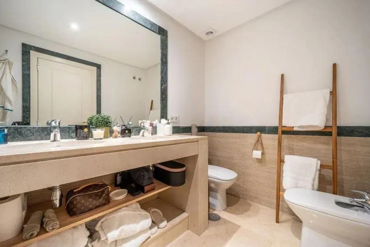 99abfb44-3320-40c0-b596-6bfa0850b0ba