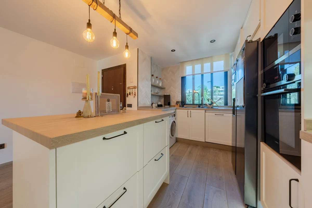 d561c0fc-640c-4580-9daa-2b34d8d9cbe4