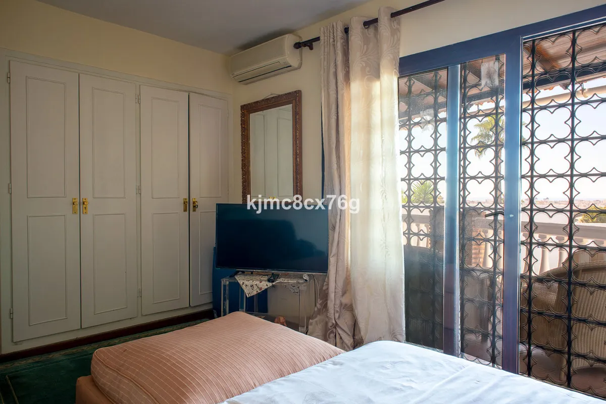 40c5aa3c-4cec-41f7-81b0-869ed771e36c