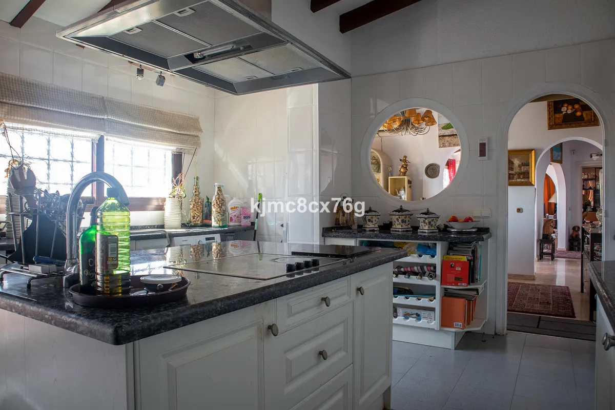 7b49ddcc-841c-440a-aa69-2b0926f9848e