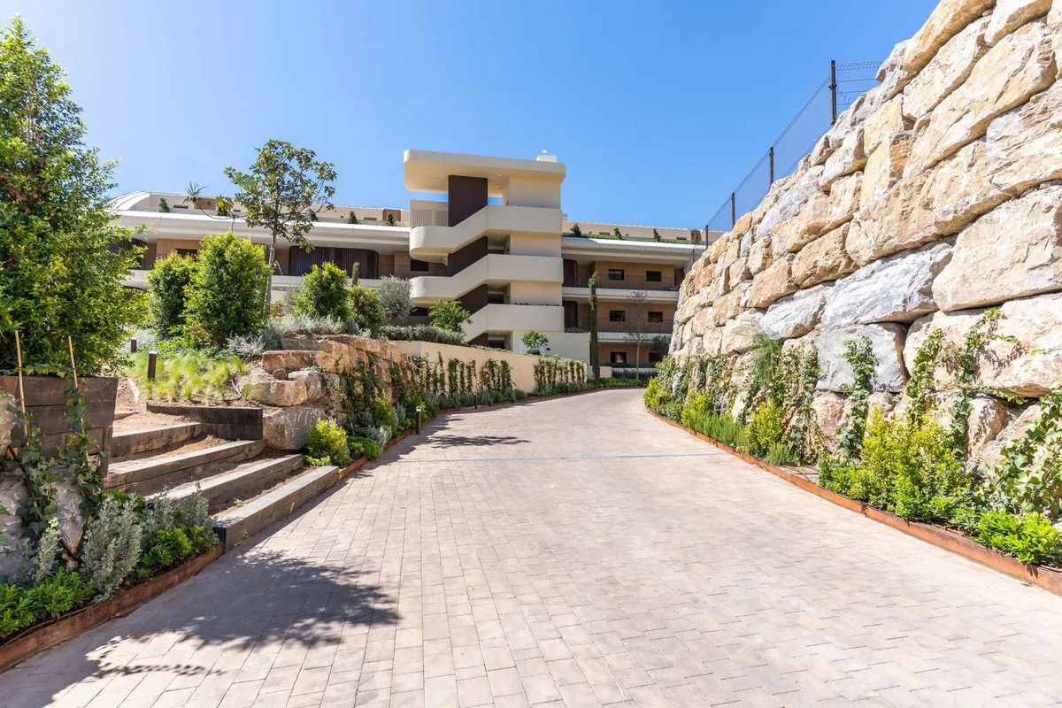 b9f0ed82-57b6-43ed-9225-4e6969f8801c