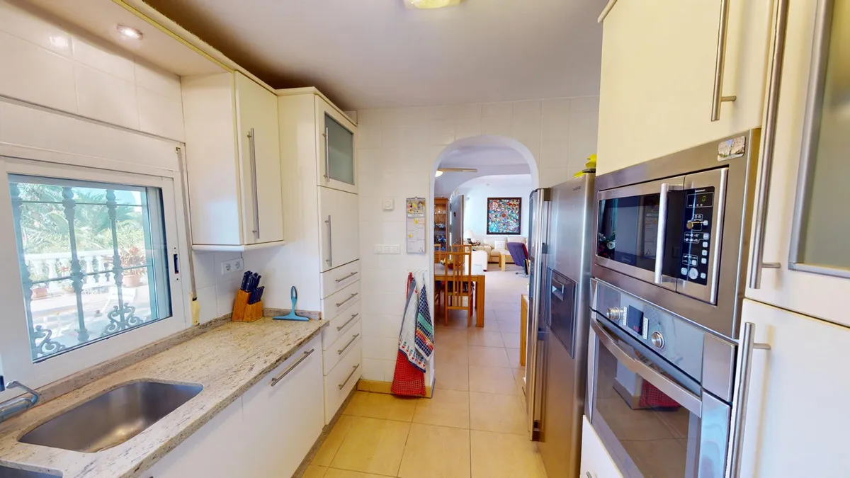 ab5eb251-ff42-46b2-8b27-e7b2c56903a9