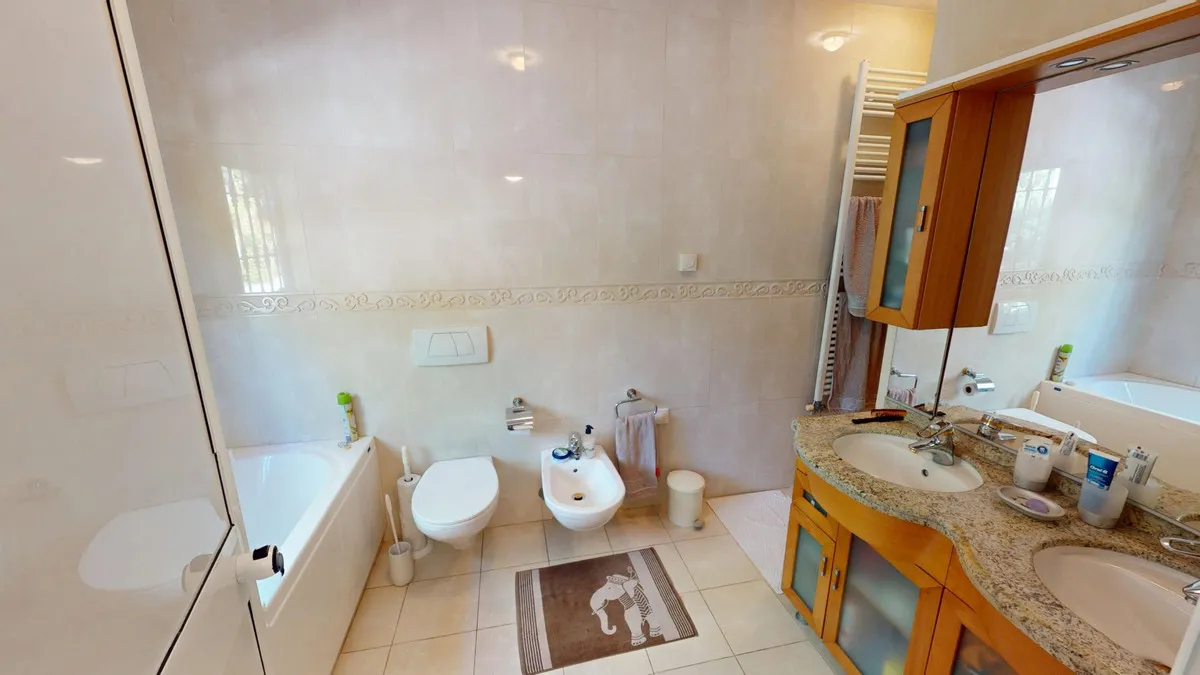 f76d1891-dcd3-47bd-ba01-4751c73a90f0