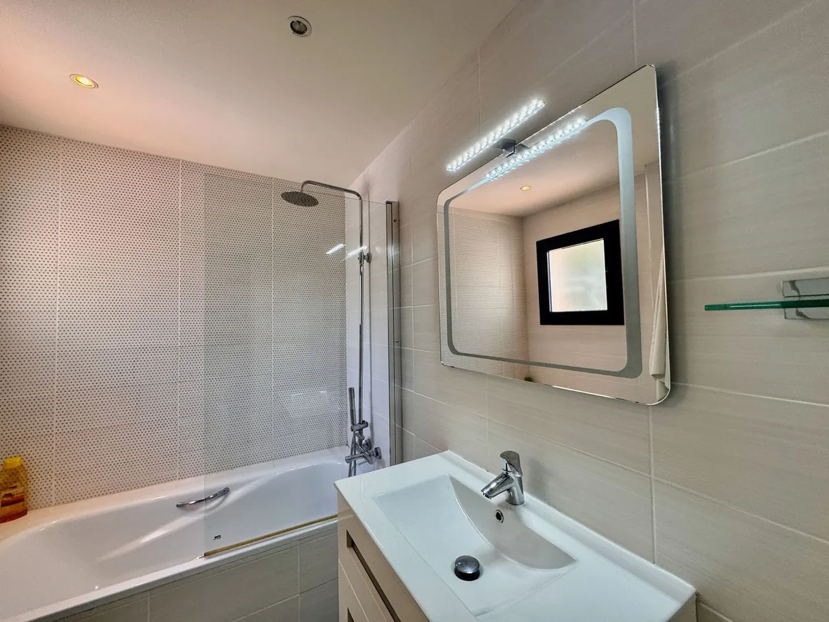 6ab36c0e-2bfd-41cd-9a00-16c925dab8e4