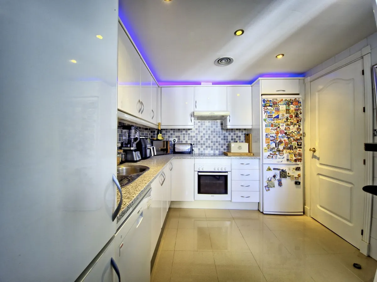 0204d2df-c365-40fa-9d35-156961c8a49e