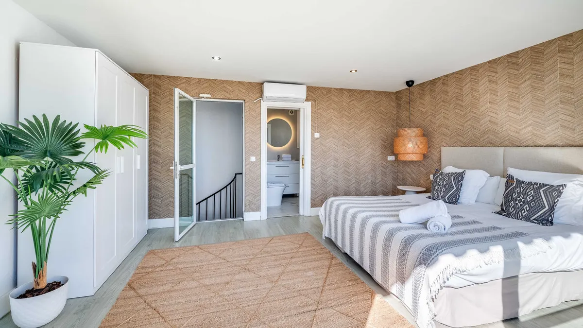 ccc5b472-8d92-45cd-a77d-41937616bd04