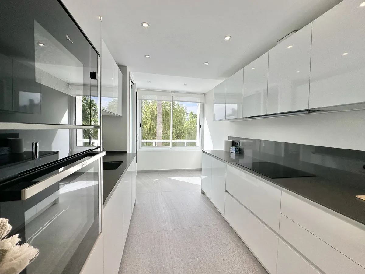 216ead1a-5b5b-4628-baca-0b890f0ccd91