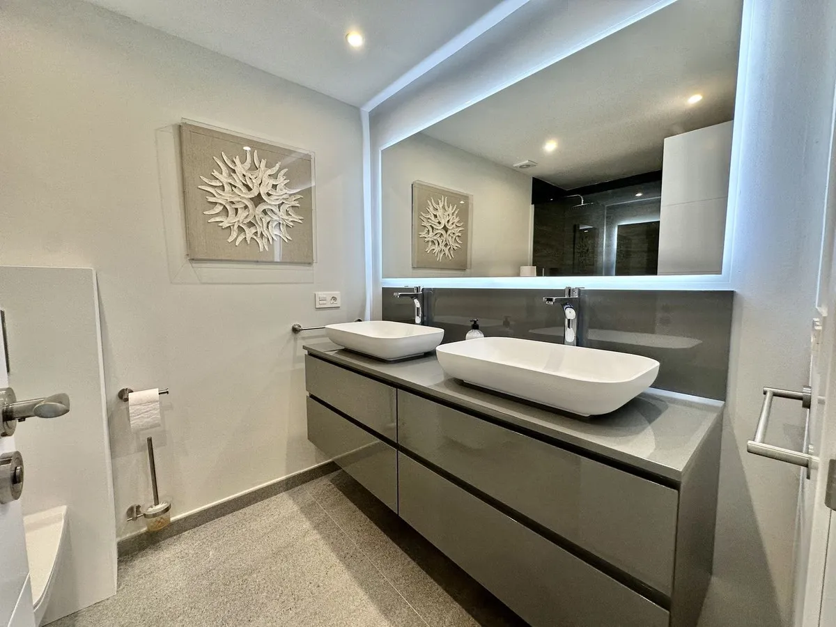 8e34fb68-029c-442c-9969-38cdf52883e4