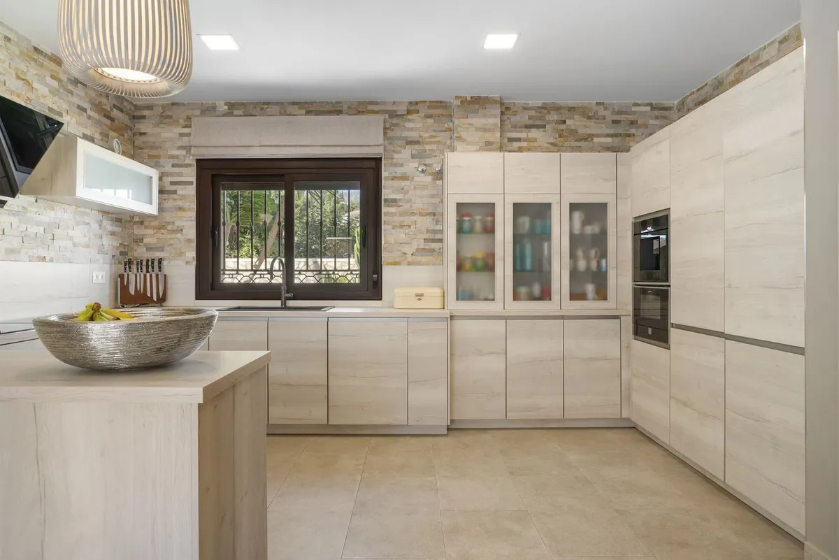 12ffbefd-115c-4d84-829a-88e24e54c1c6