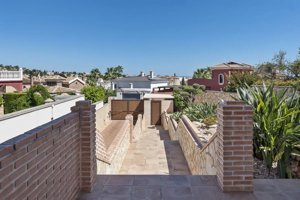 297d2f4a-b7d6-4ee3-8d3a-2c7a3018ae80