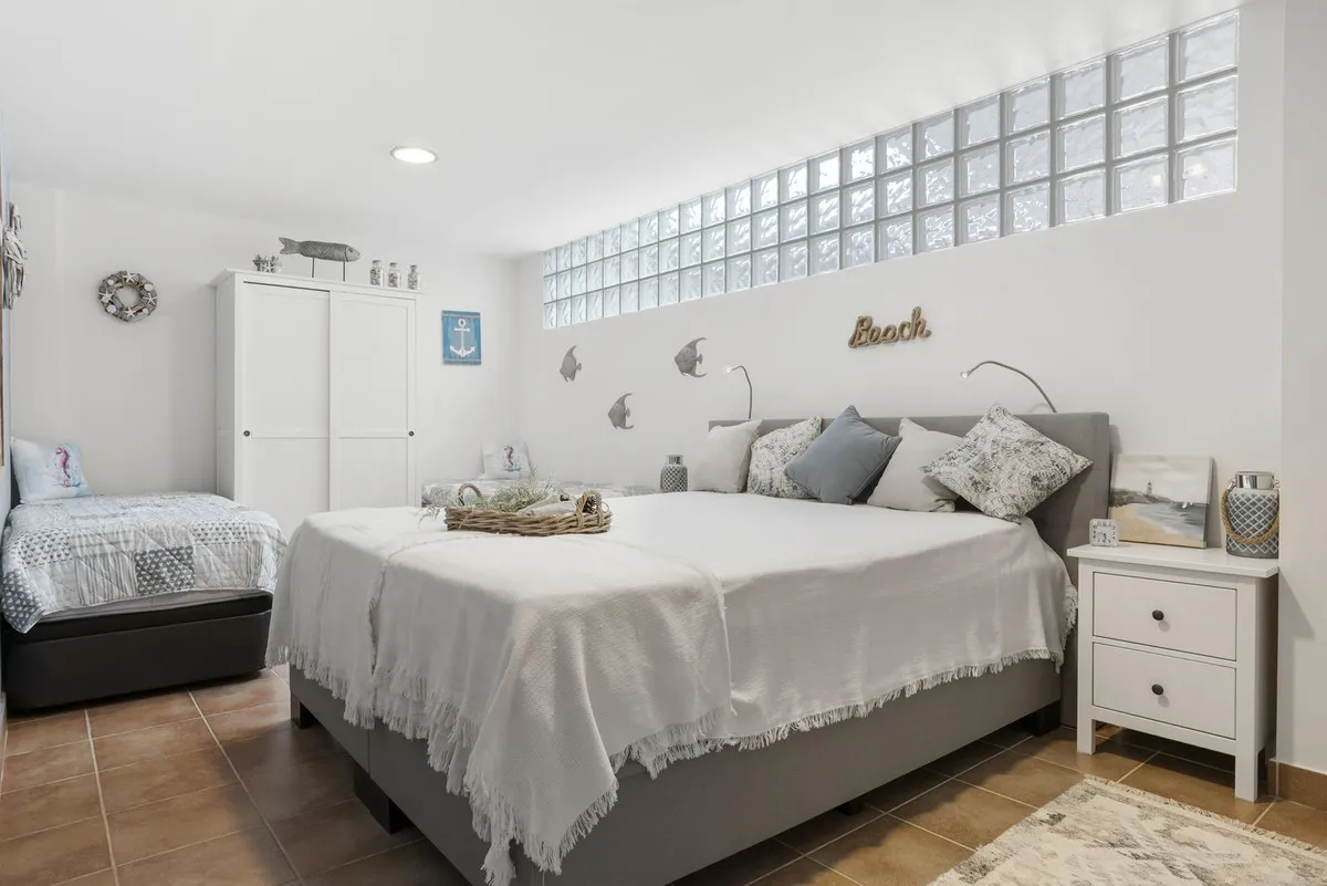 9169d5fd-2b04-47e0-99a6-a66b796cb428