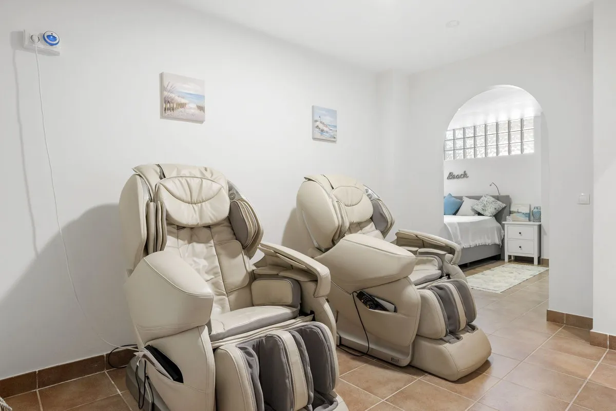 a5a230ab-5d8b-43e3-8dfa-68c93bb46d5f