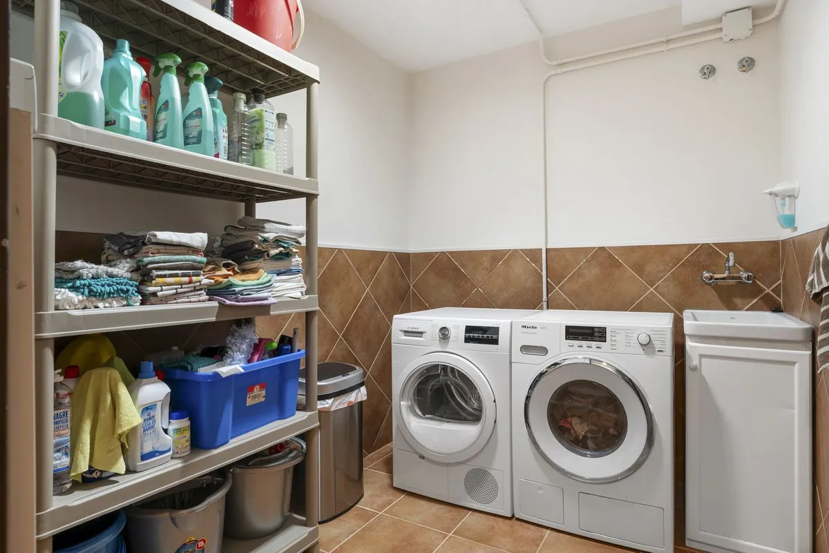 db5af62a-cd87-4d82-9c37-dbbe5caf1836