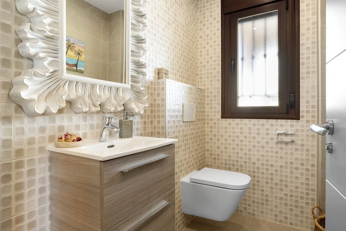 f6866871-894b-4615-8f18-b6020af15f34