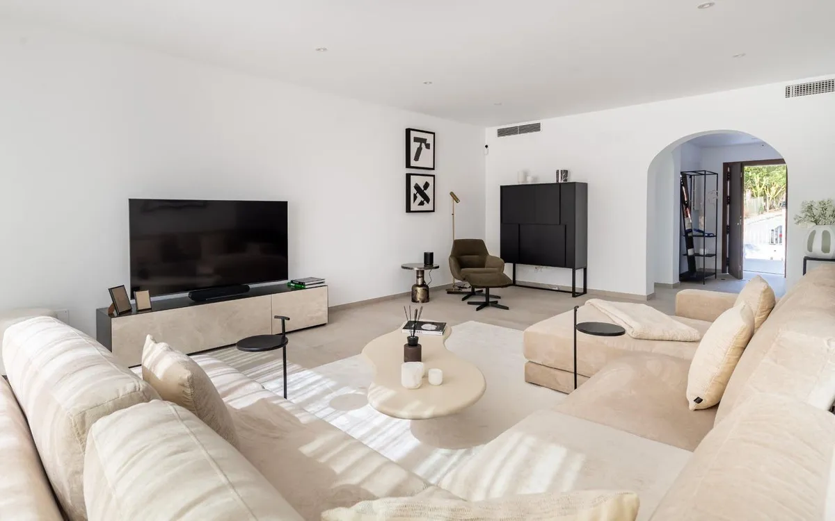 1d1c6748-7899-456f-8982-b99c389a7fe6