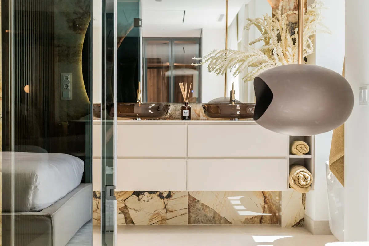 e580cf84-2ed1-4339-8f0b-414799044c5a