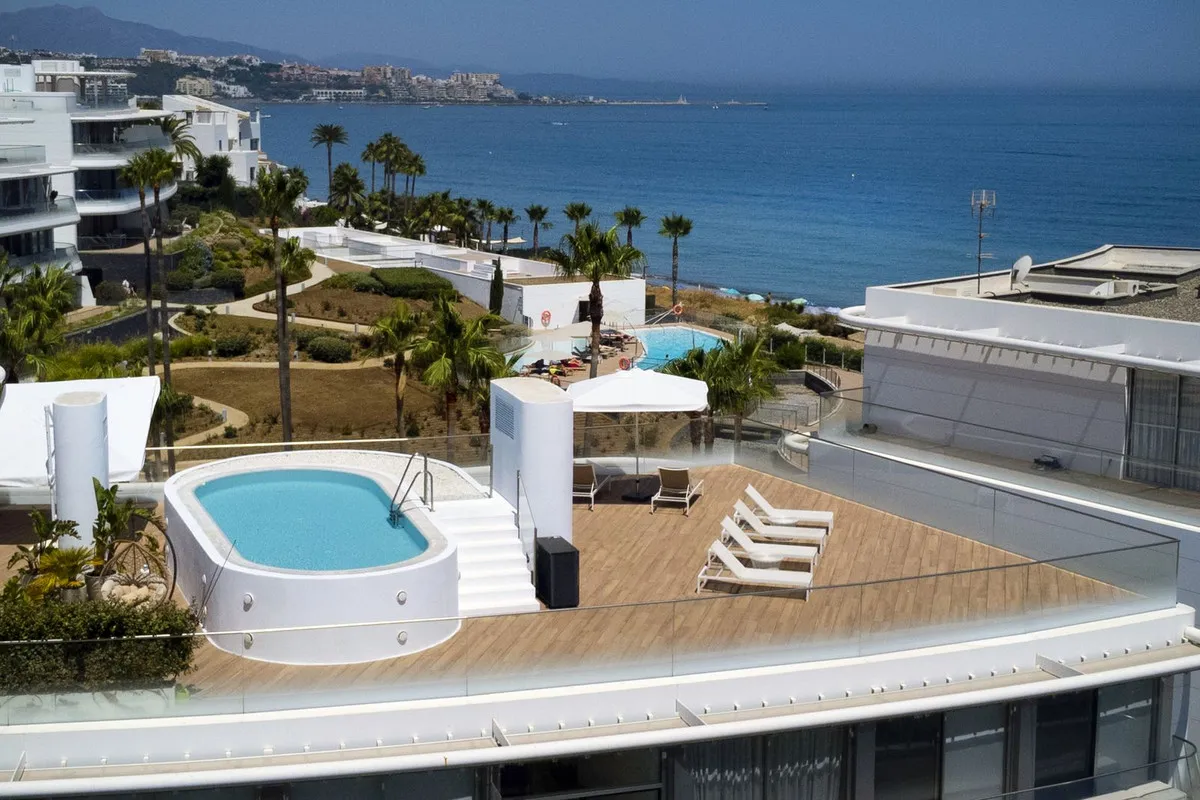 7d096ca3-c444-476c-a41b-294e261cf9b7