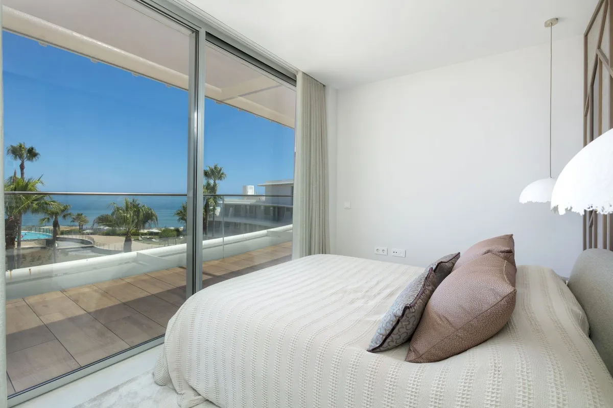 8fe08882-dca9-4916-b774-3d7ac9efe192