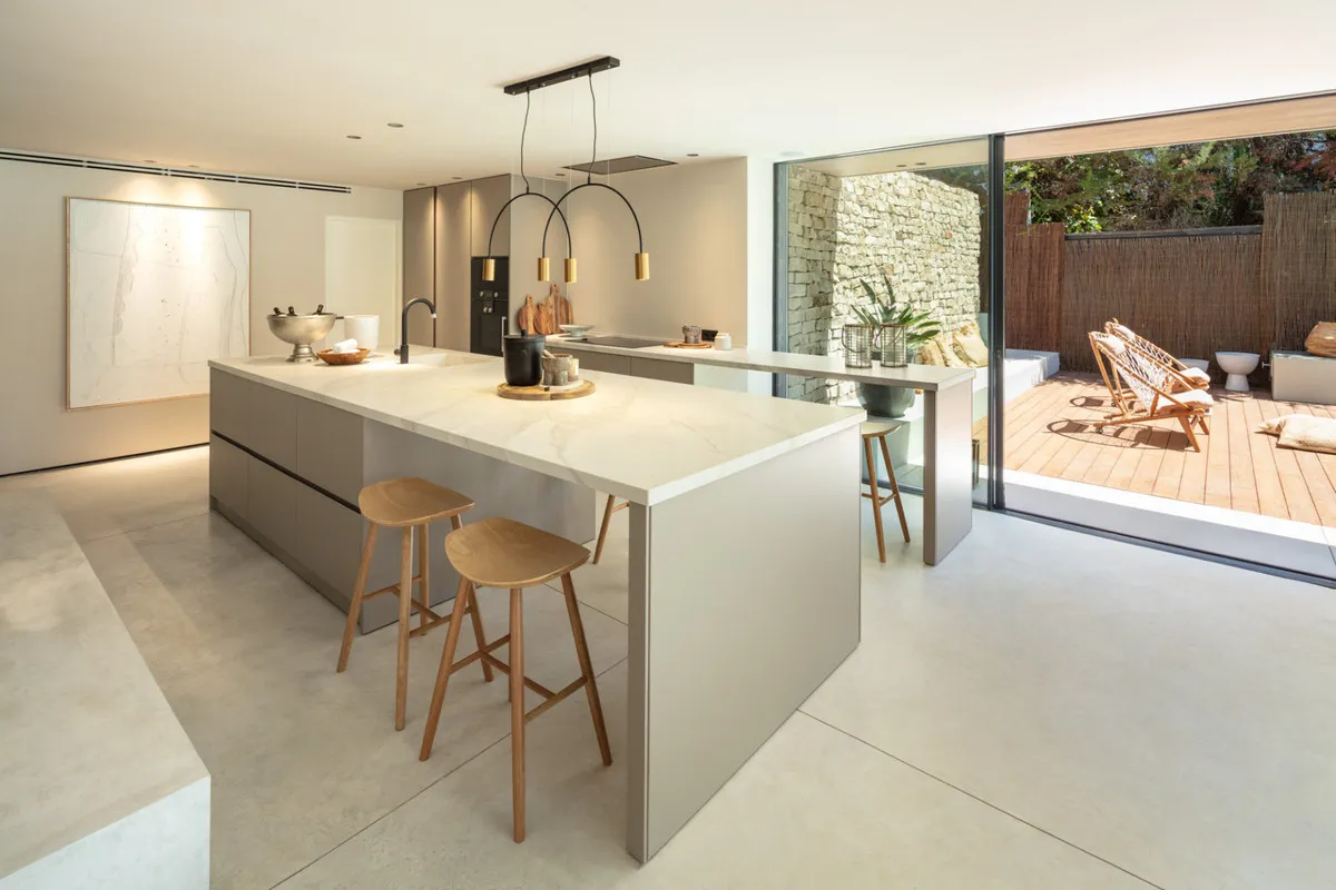 a73364cf-a67f-481e-b85b-873cc0444168