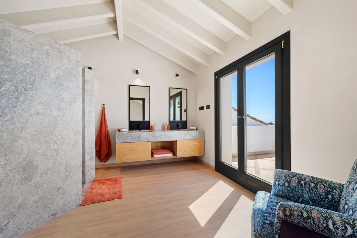 4cf4b364-1d1b-477c-a9b5-7c4cf3d10745