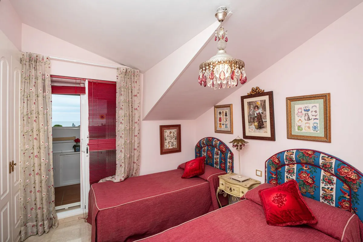 c25ddb98-9f96-415d-ae03-cd231bba0f8d