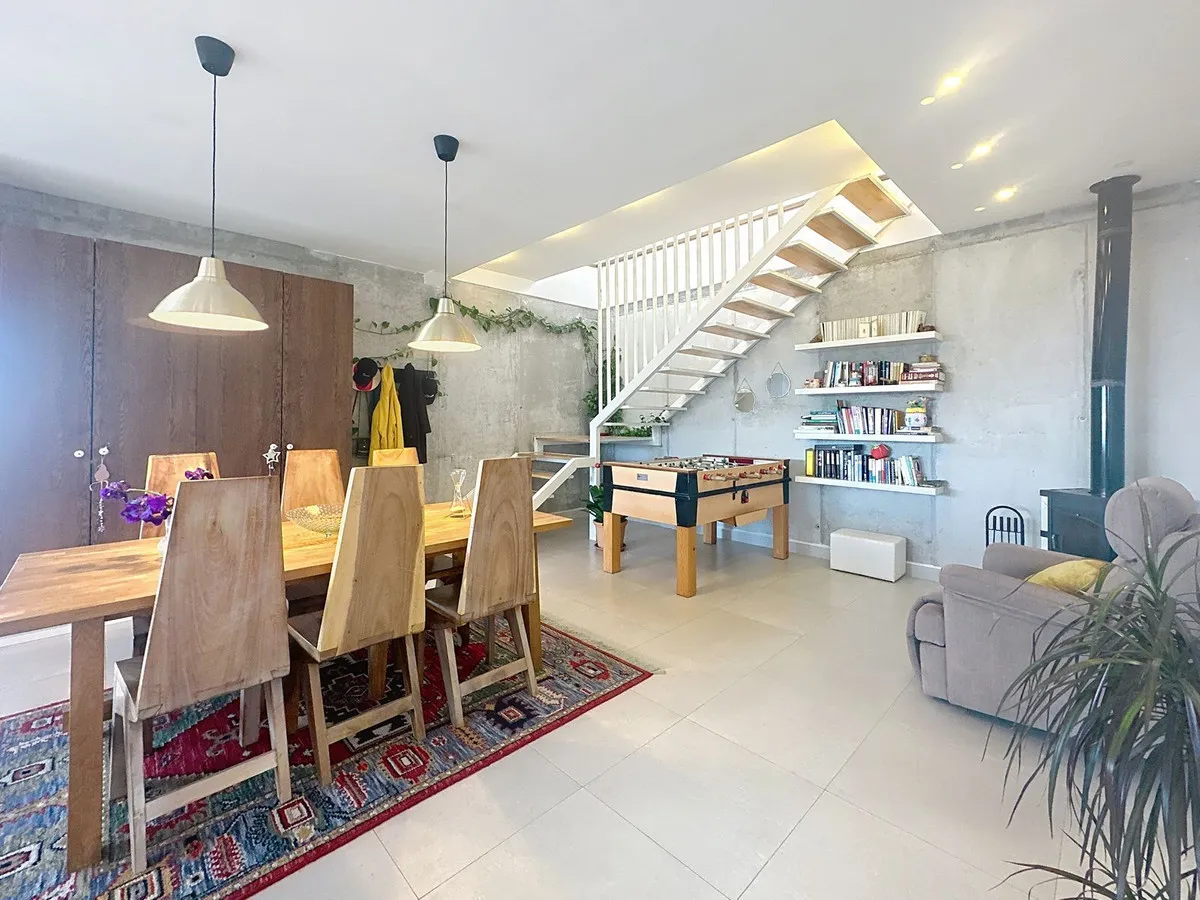 60f9f508-4d0c-4380-8600-fb8a2395a198