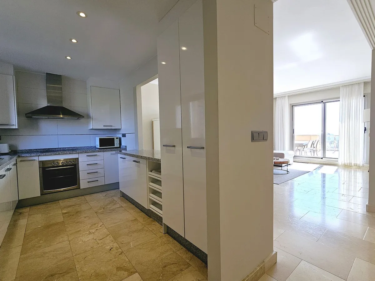 1e118c4c-7fec-4725-93d5-1ce1e781f29a