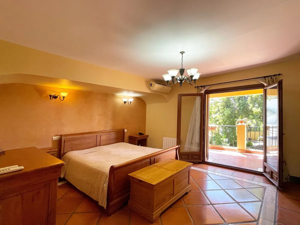 205b65e8-fde0-4d47-8ff4-ae5a592d5380