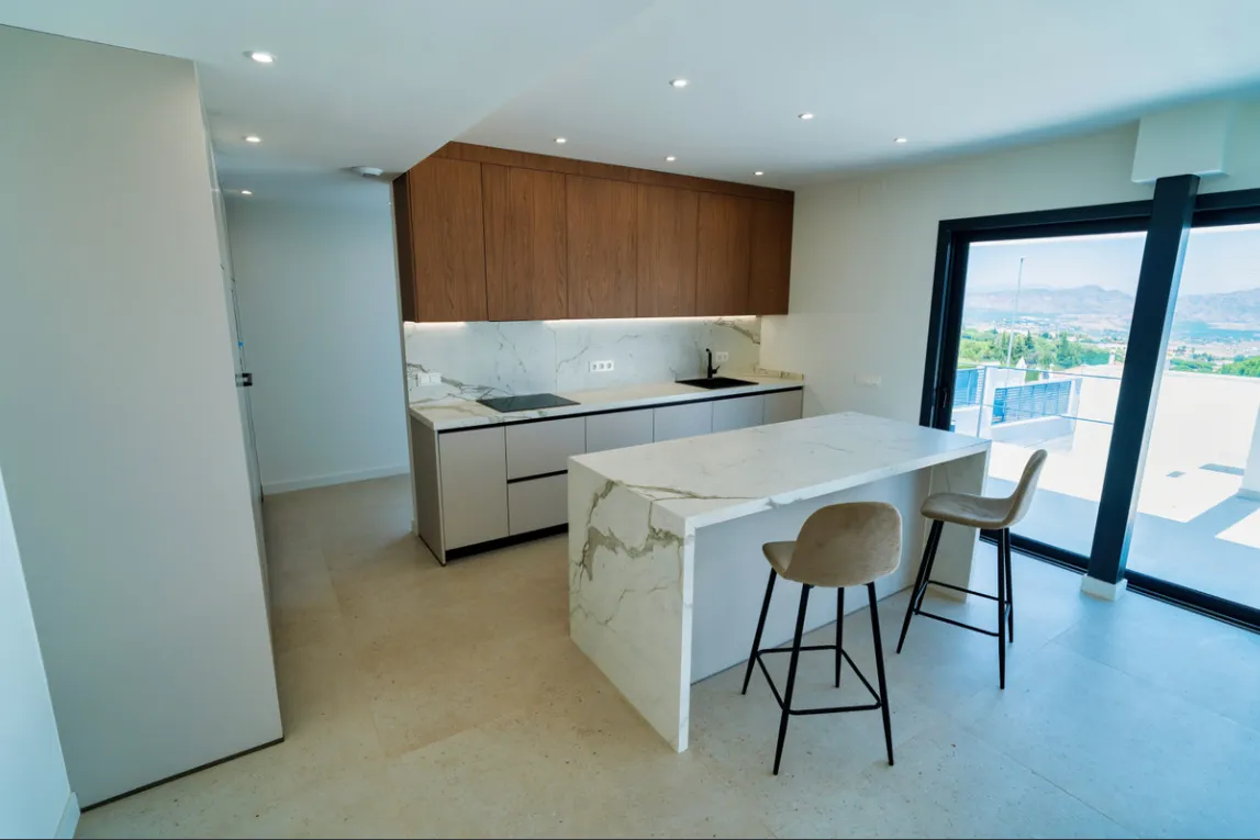 6e7b559e-adae-4233-8952-83cdcd16b28f