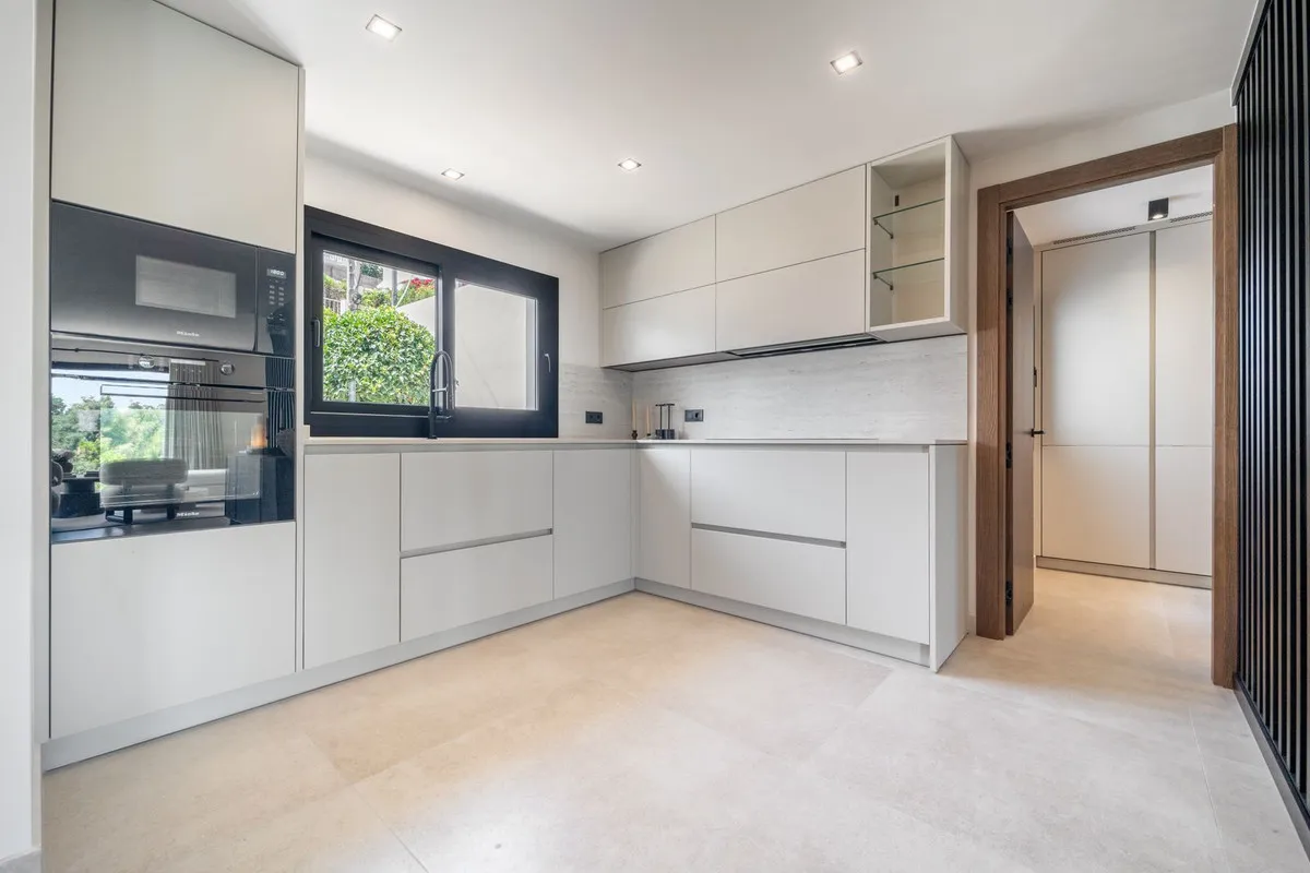 2f50f25b-6052-49f9-8078-e510ce2bb055