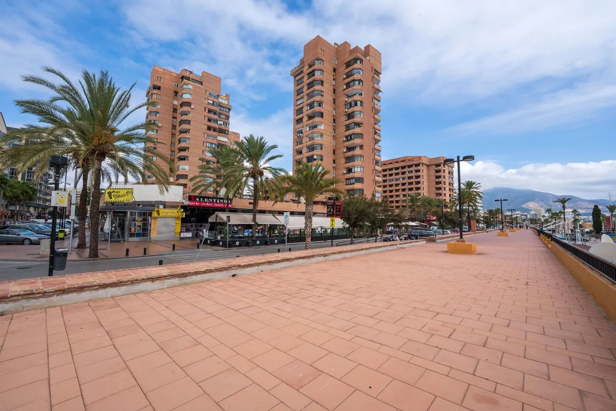 2d072ec6-fc99-4e6c-bd73-4a2016f9f701