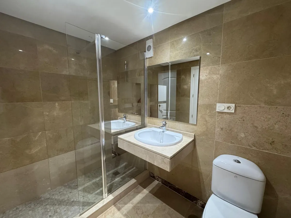 70082993-ed39-43ae-870d-72d58913e766