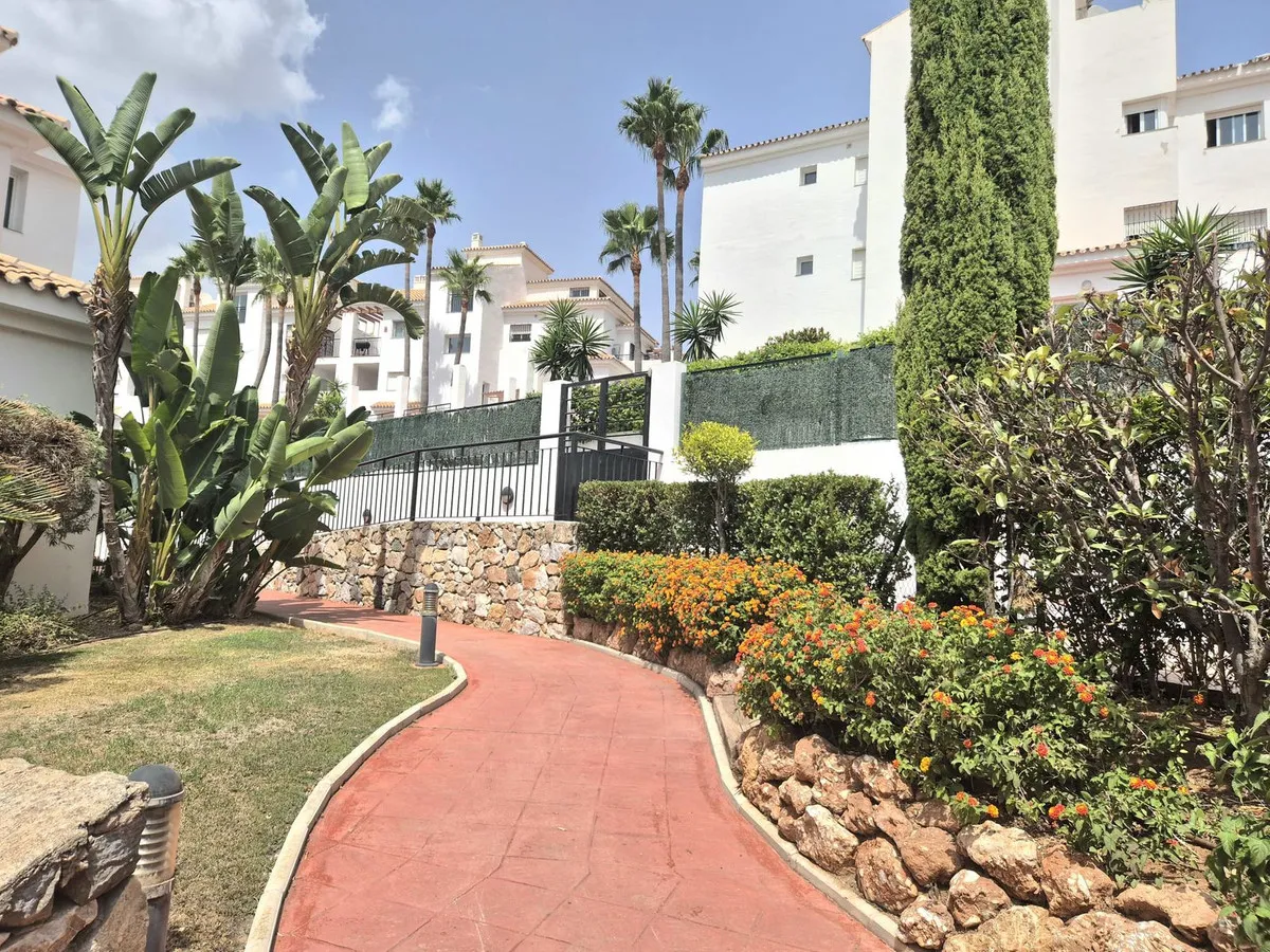 35fa857e-cdd5-43bc-8abf-80bc4abcd290