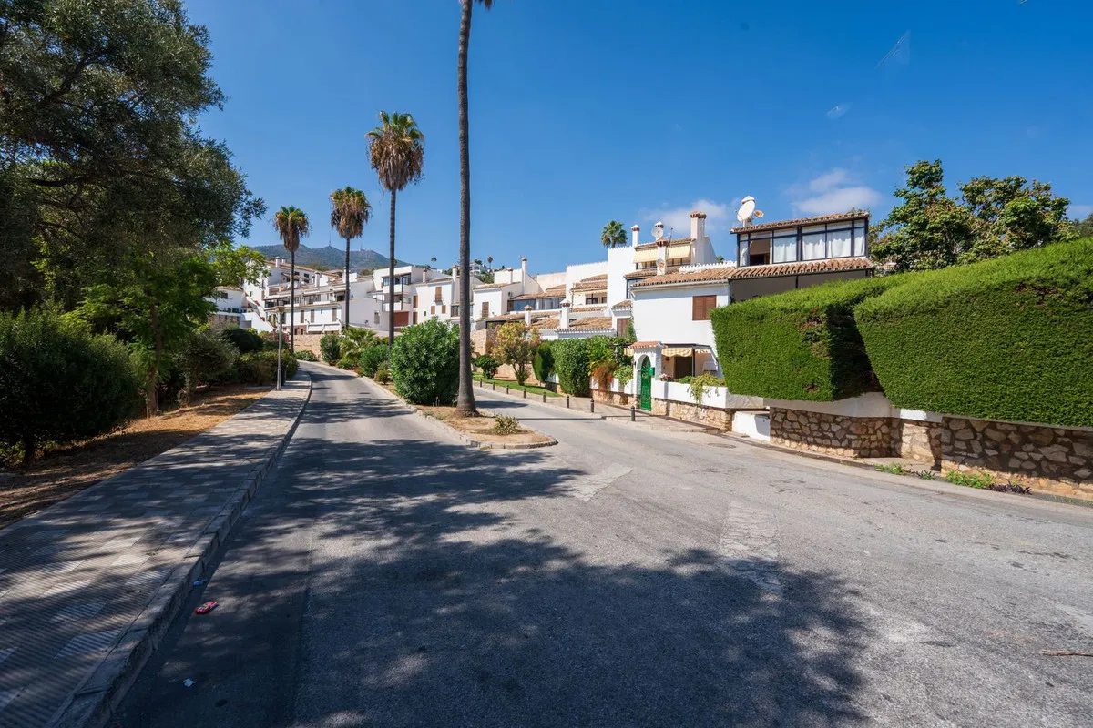 41288382-834d-4c01-bbb8-8ca210b964b8