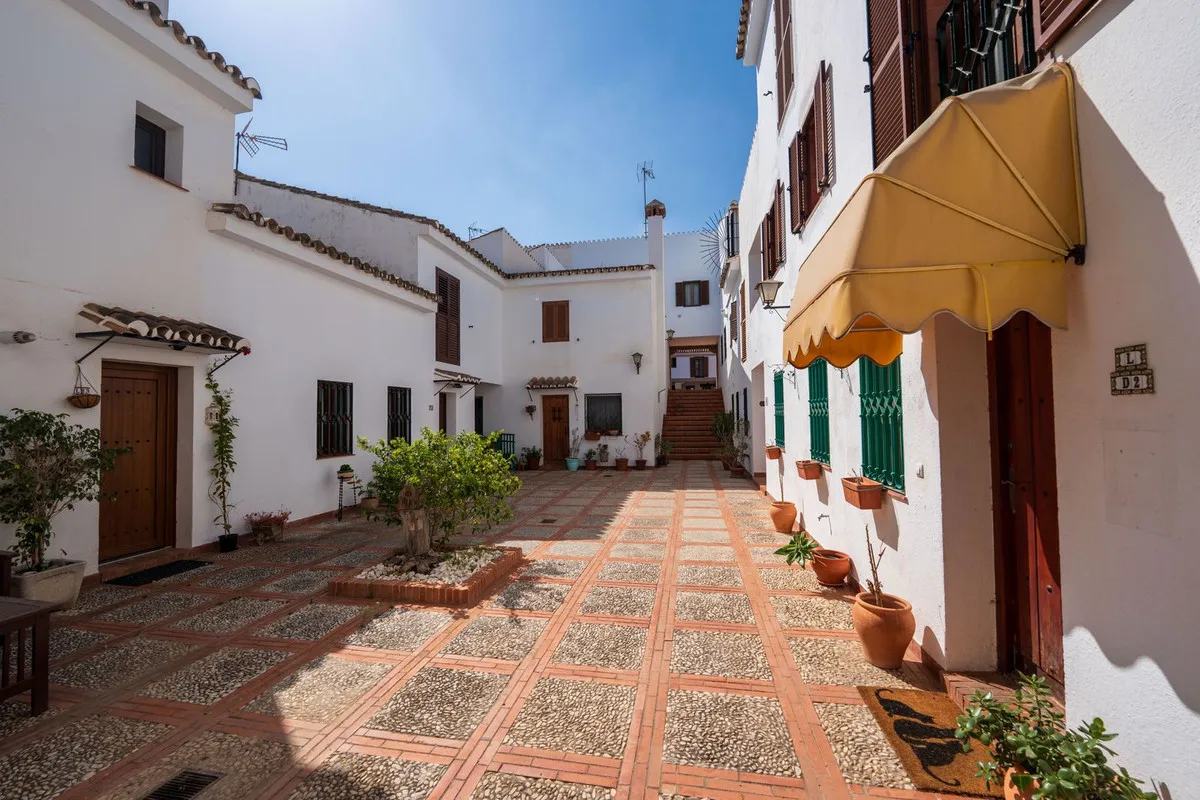 9263dcf9-ec3d-480e-b930-c0dd55d32310