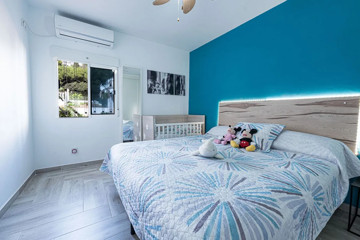 c7953eac-8243-469b-b7ba-d14fd4052f9e