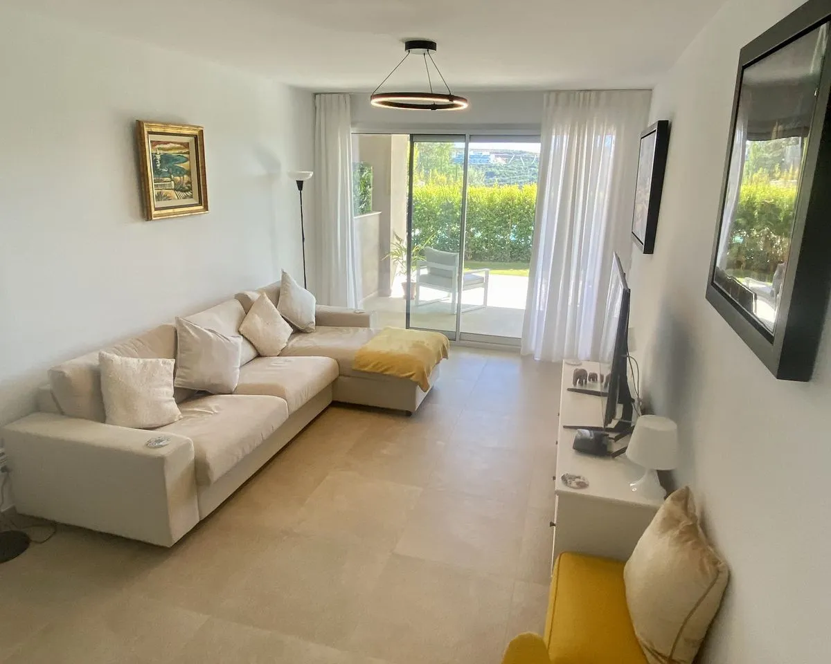 b4c2ec40-f243-4aa0-9453-72ebc4b97dc2