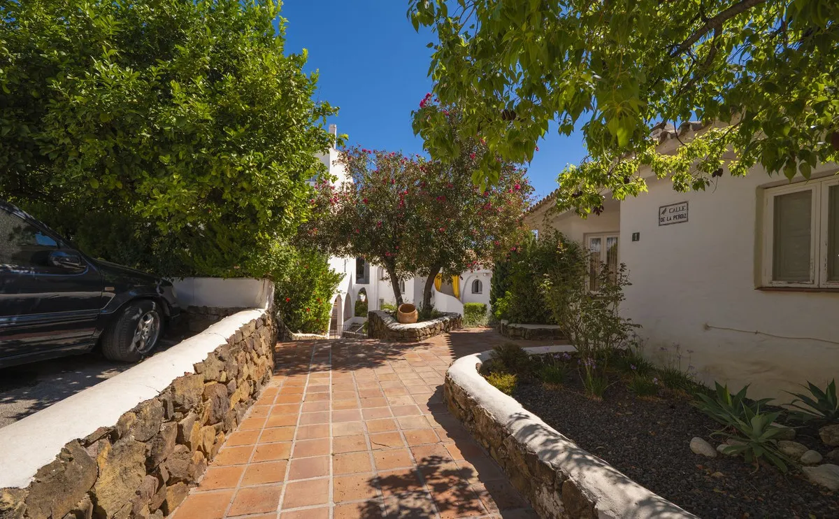 4abc78d4-ea6d-4e43-b5dd-1fab22dd6e03