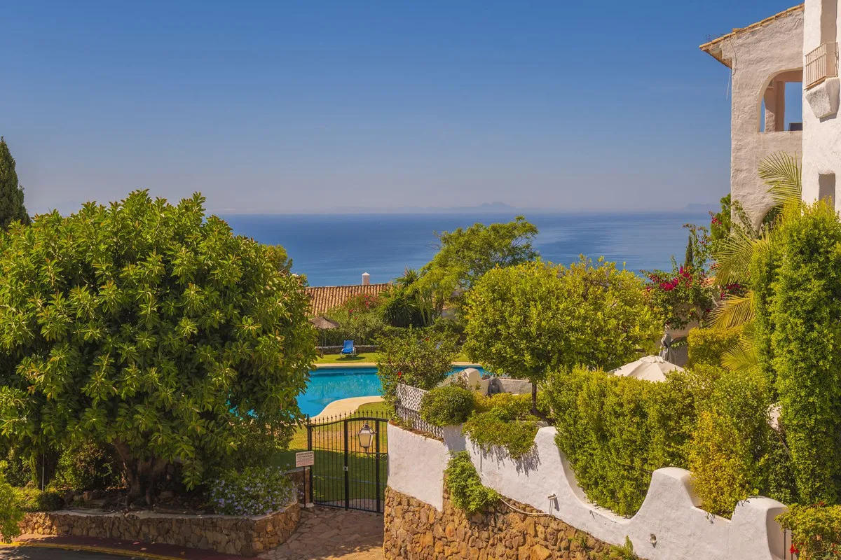 4fac2a5b-2884-4340-a1a3-7b48b575850e