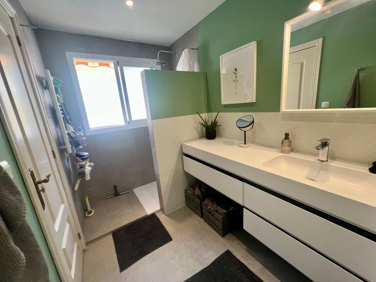 fb02c0eb-3a20-45db-9b2a-aa7a7cd14c3d