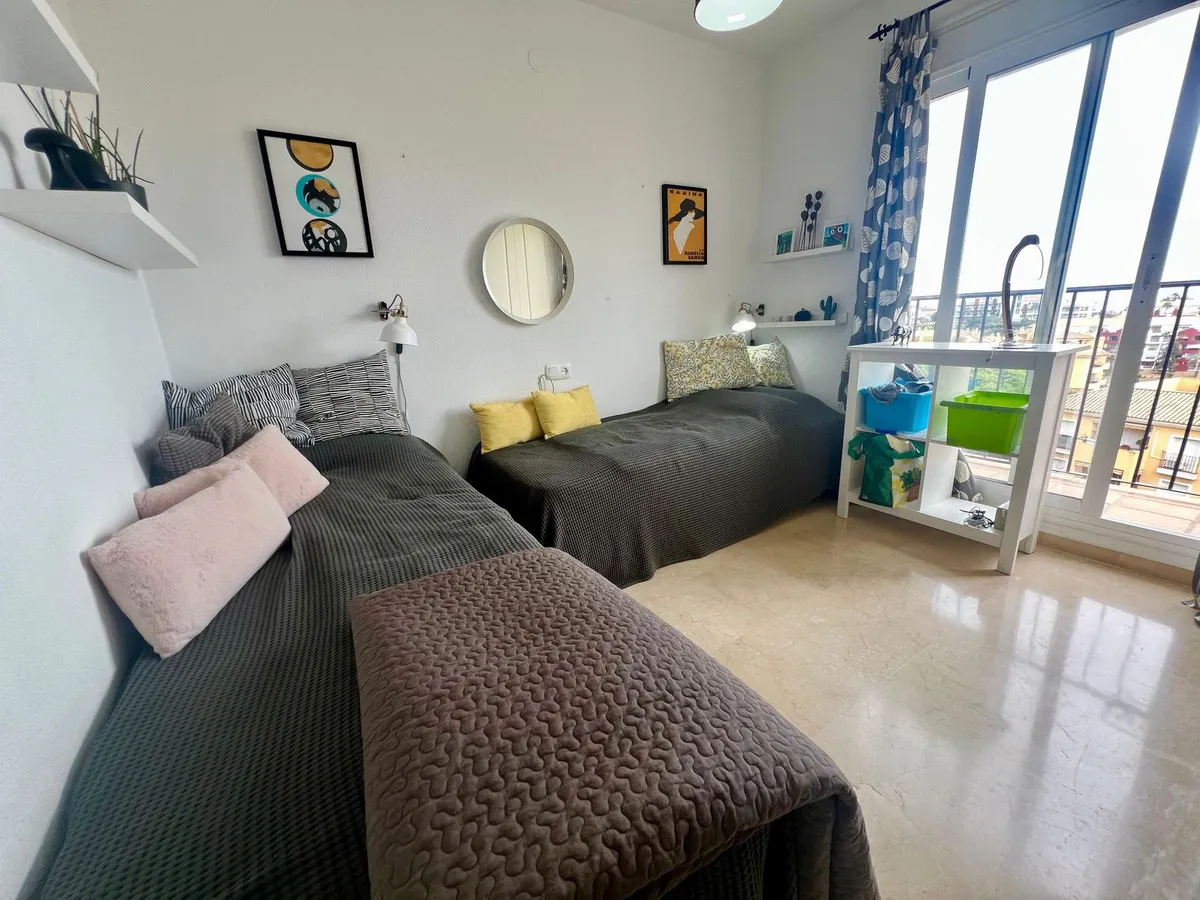 fe0728cf-2bfb-4b79-b5b8-ec561e75215a