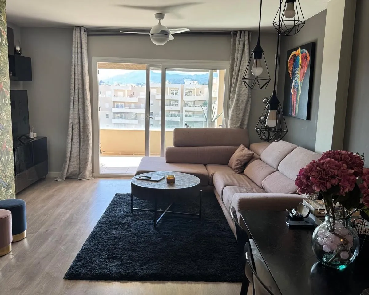 e2741f36-cbd0-4e14-8a45-6c9312800152