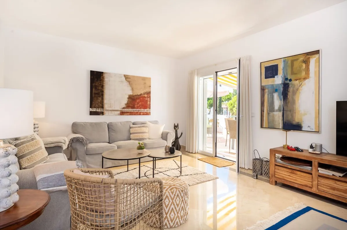 9b9c1e72-d311-41e7-a002-35d61558f940