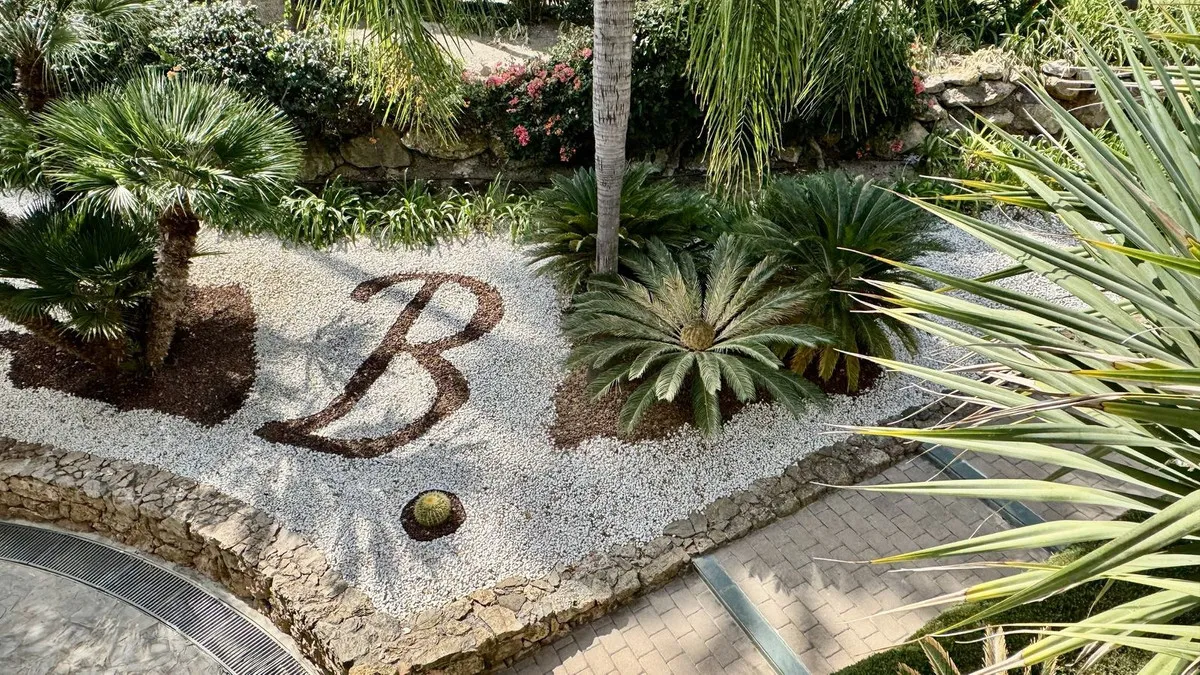 9b56f053-2d13-4791-a1f1-285d650f8a86