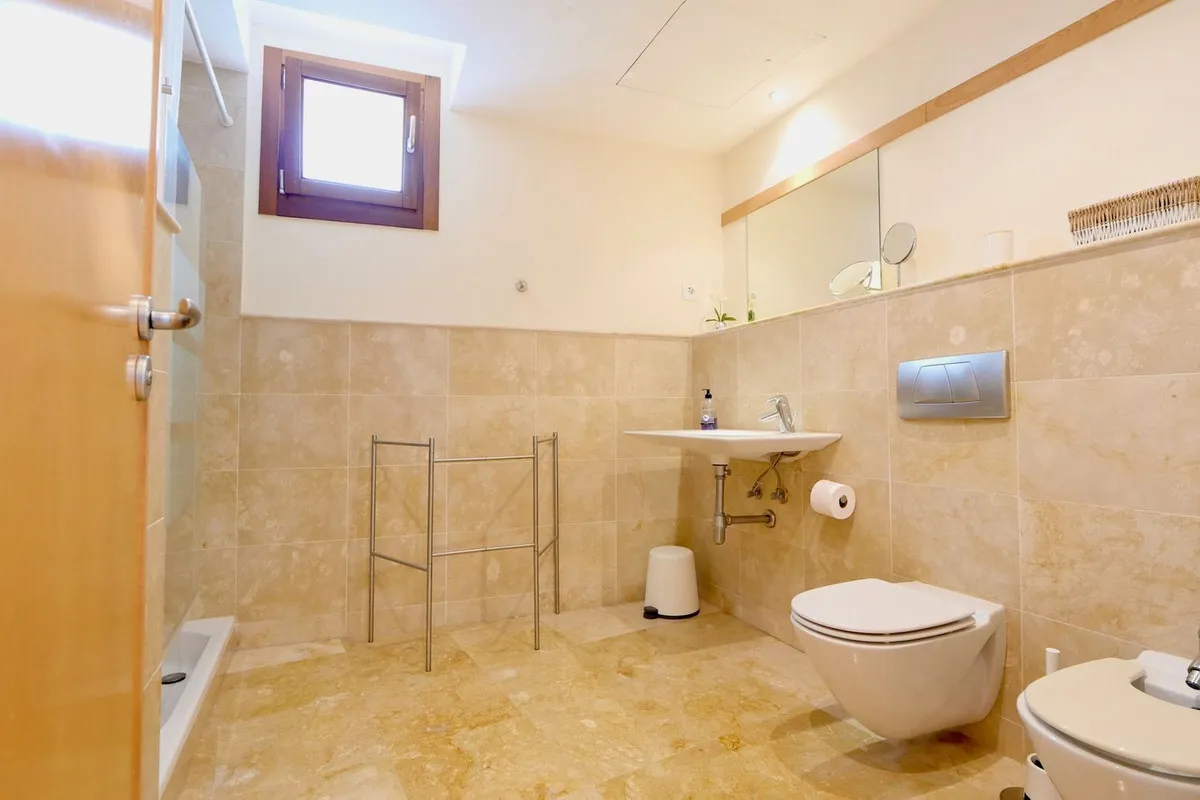 eb7ae989-0b25-44d6-ba88-03d280d52f7e